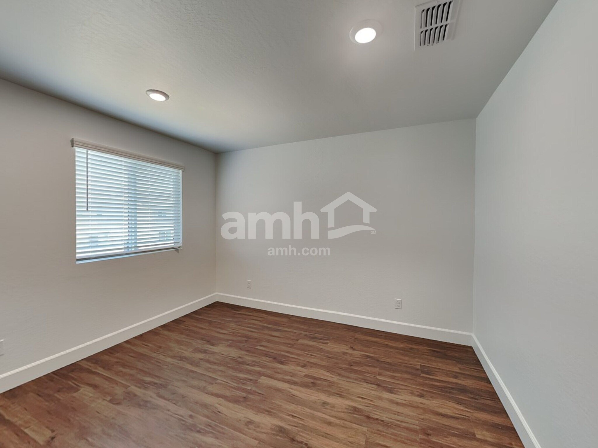 Building Photo - 17142 W Lawrence Ln