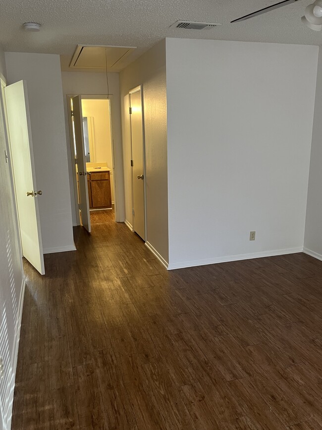 Building Photo - 3321 Fallmeadow St