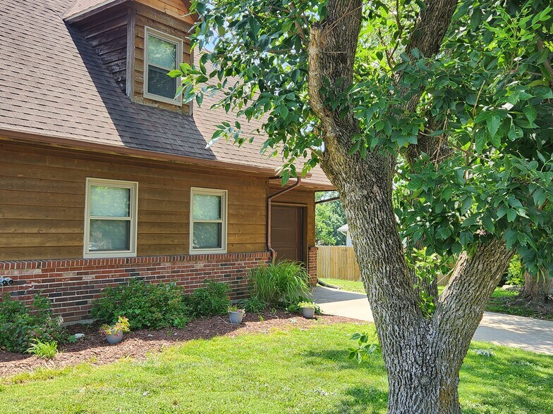 cedar and brick exterior - 4304 E Santa Anna Dr