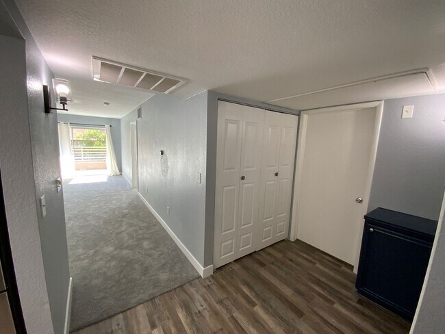 Building Photo - 2 Bed, 2 Bath, Condo with Pools, Fitness Center & Balcony located in Las Vegas, Nevada.