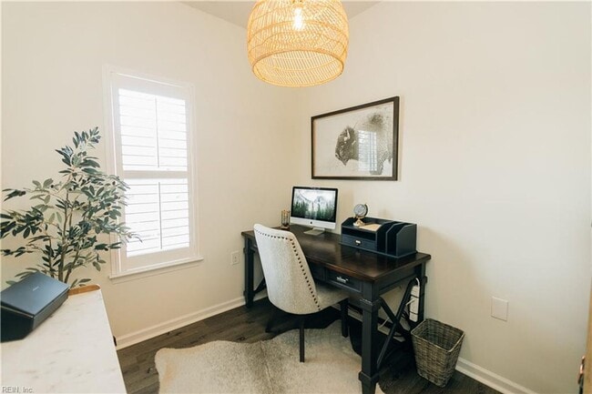 Building Photo - 2000 Picardy Ct