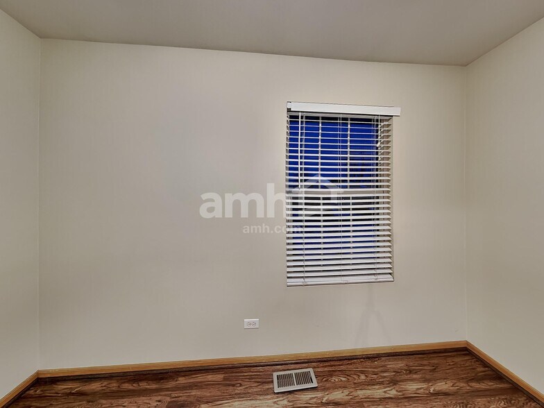 Building Photo - 25766 S Taft St