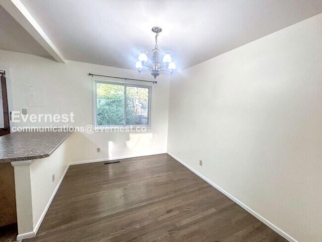 Building Photo - 808 S Sheridan Ave