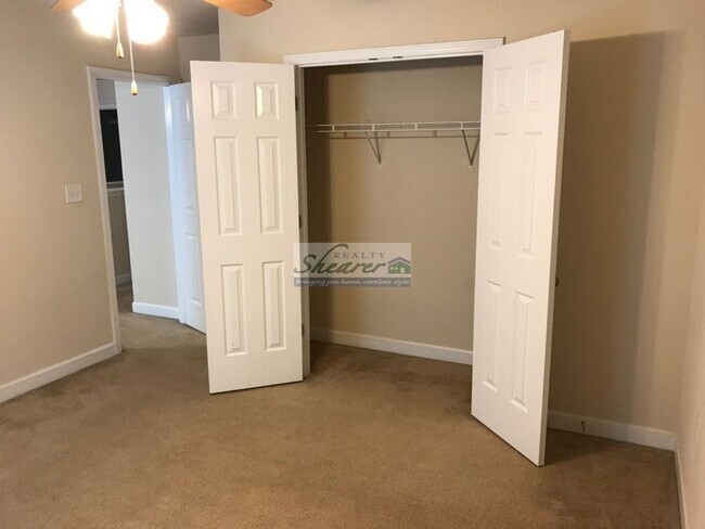 Building Photo - Canterfield in Harrisburg - Great 4 Bed, 2...