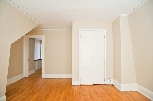 Building Photo - 2216 E Ivanhoe Pl