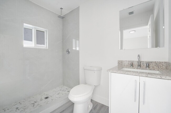 Building Photo - 16315 SW 107th Ave