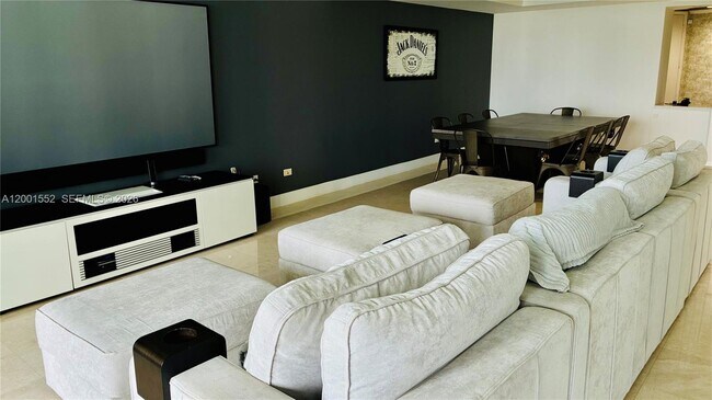 Building Photo - 848 Brickell Key Dr