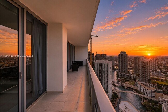 Building Photo - 200 Biscayne Blvd Way