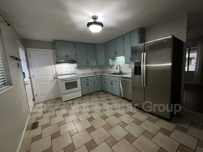 Building Photo - 801 W Nixon Dr