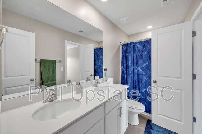 Building Photo - 207 Bridlewood Ln