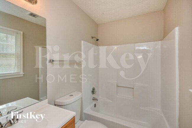 Building Photo - 2826 Bay Leaf Dr SE