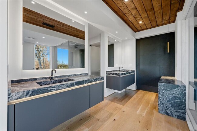 Building Photo - 1033 Reeder Cir NE