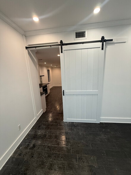 Building Photo - 47-14 Ditmars Blvd