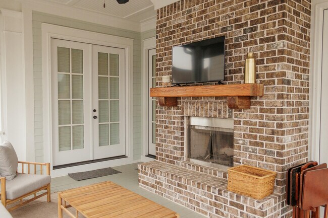 Building Photo - 908 Kestrel Dr