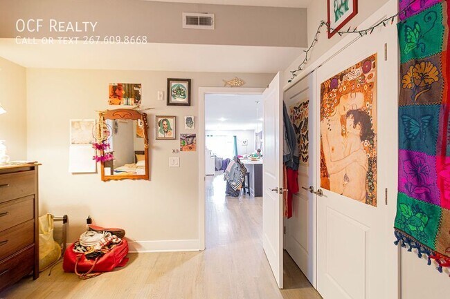 Building Photo - Graduate Hospital Three Bed Apartment