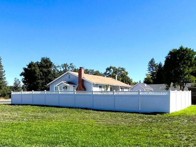 Building Photo - 5250 Whispering Creek Dr