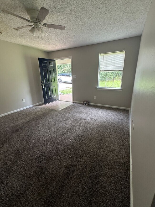 Building Photo - 8127-8127 Carlton Trail NW