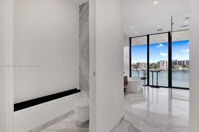 Building Photo - 5 Grove Isle Dr