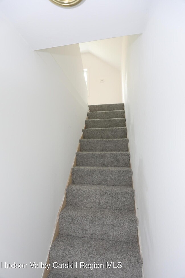 Building Photo - 17 Rear Chapel St