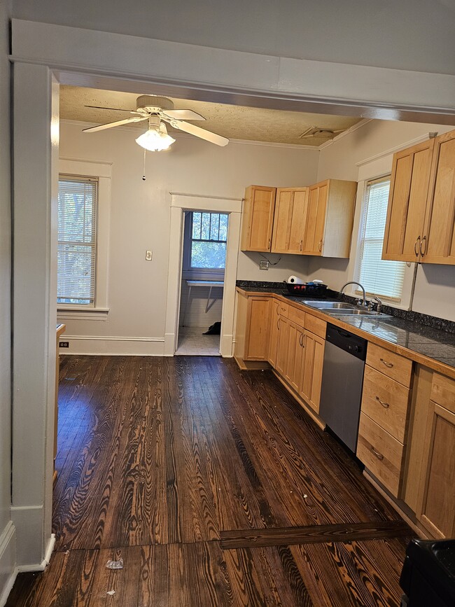 Building Photo - 920 N Church St