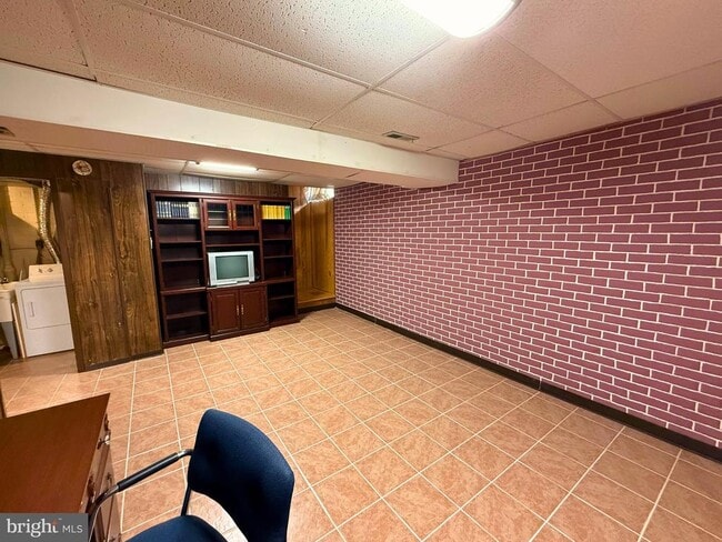 Building Photo - 5 Coliston Rd