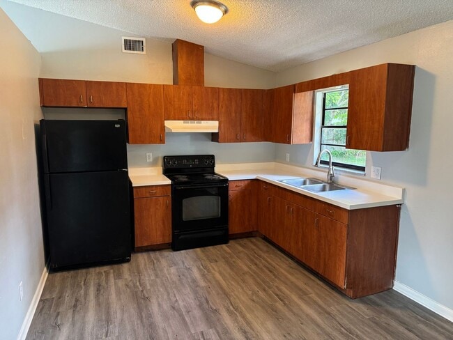 Building Photo - Beautiful 4BR/1.5BA Dade City Home NO APPLICATION FEE!