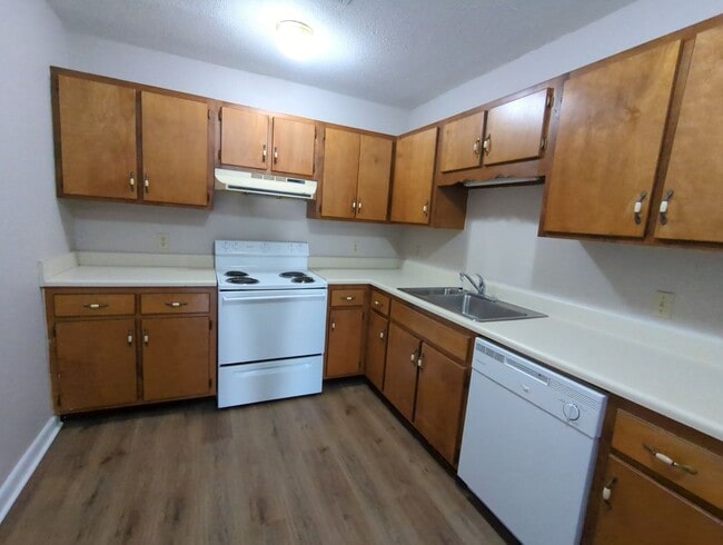 Building Photo - 115 Summerfield Rd