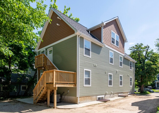 Building Photo - 1104 S Forest Ave