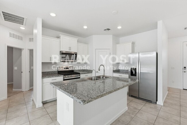 Building Photo - Move-In Ready Beauty with Granite Counters & Private Backyard!