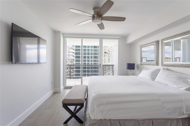 Building Photo - 16711 Collins Ave