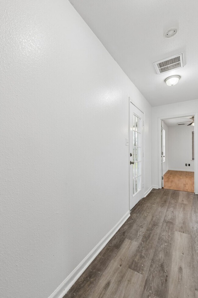 Building Photo - 2326 28th Ave N