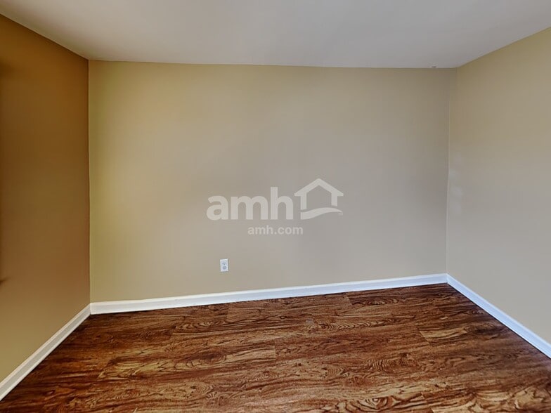 Building Photo - 5718 Chadwick Ln