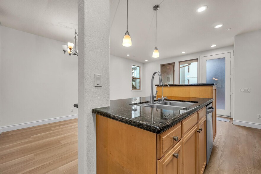 Building Photo - 5410 W 149th Pl