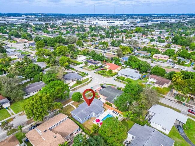 Building Photo - 17621 NE 7th Ave