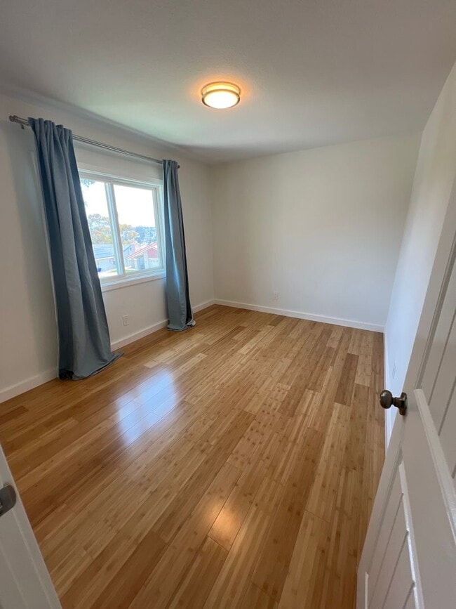 Building Photo - Stunningly Upgraded 3 Bed/2.5 Bath Home