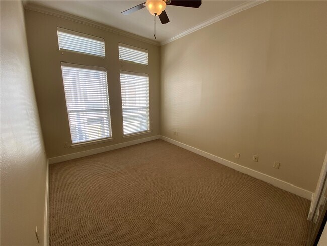 Building Photo - 735 Arlington St