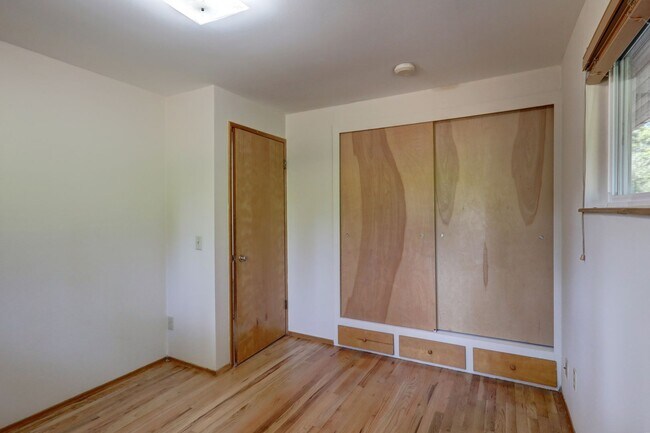 Building Photo - Beautifully Refinished 4BR 2BA Home on Lar...