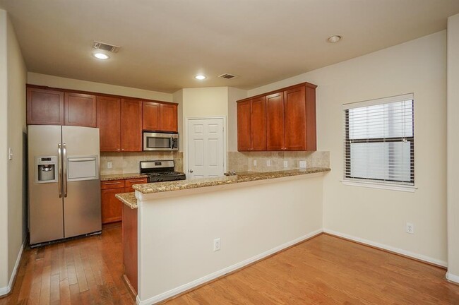 Building Photo - 4411 Koehler St