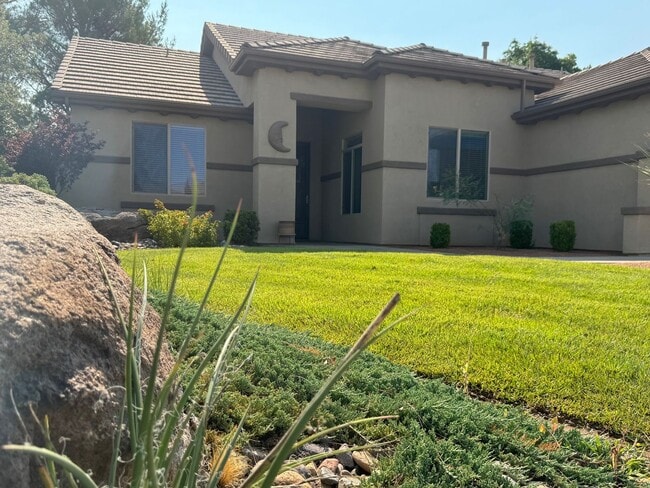 Primary Photo - Single Level 3 Bedroom Home. Pet Friendly!