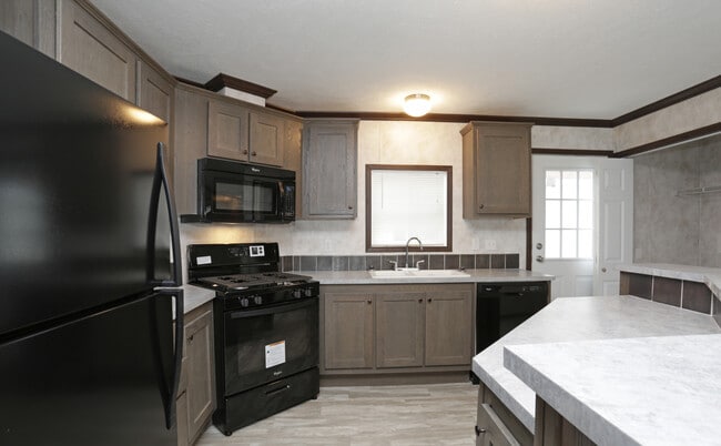Building Photo - Camelot Woods