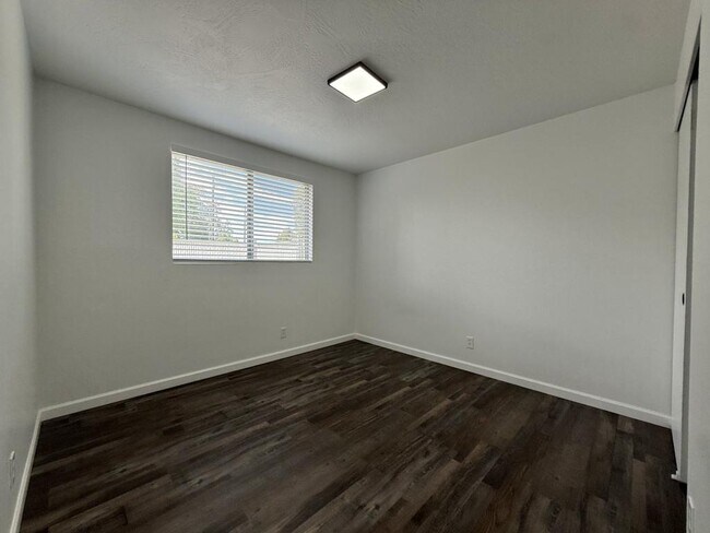Building Photo - 1608 Leonard Rd