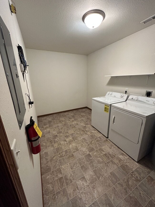 Building Photo - Stadium Commons Lower Unit