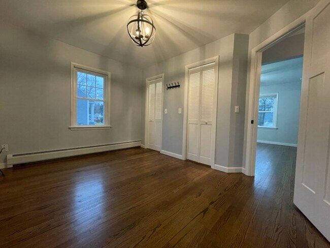 Building Photo - 138 Pine Grove Dr