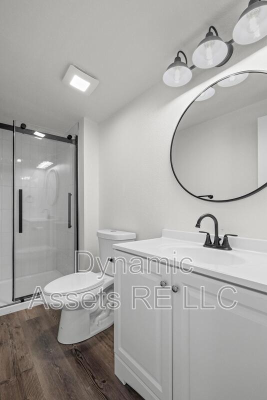 Building Photo - 403 N Walnut St