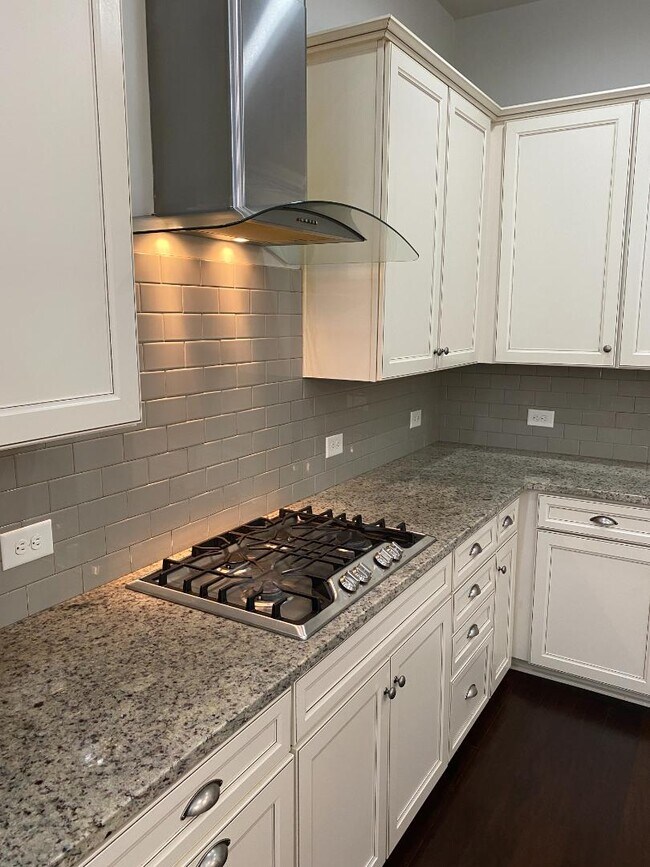 Building Photo - 4221 Courtly Ln