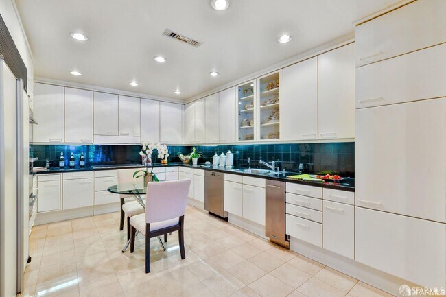 Building Photo - 1150 Sacramento St