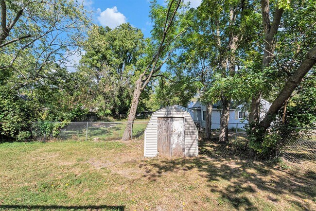 Building Photo - 4434 E Willoughby Rd