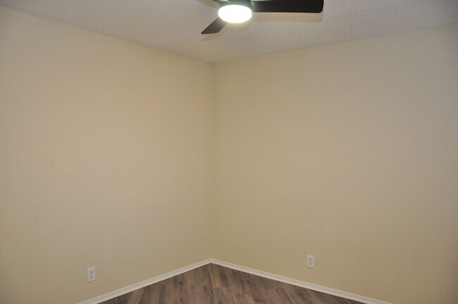 Building Photo - 3 Bedroom 2 Bath Duplex in Heart of Leander