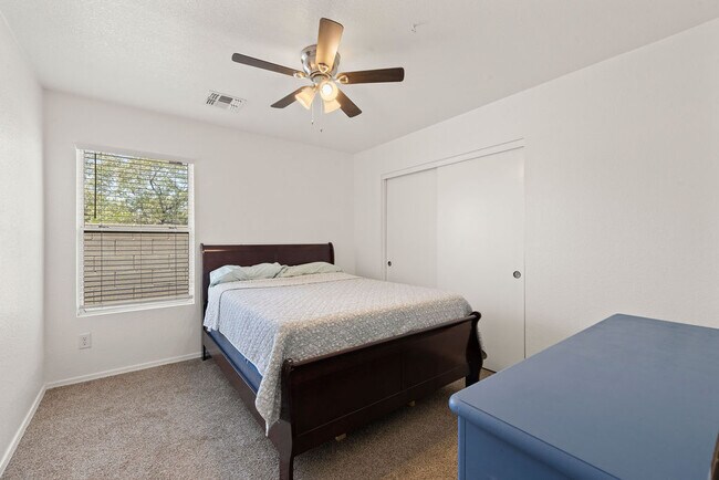 Building Photo - 5840 E Tercel Dr
