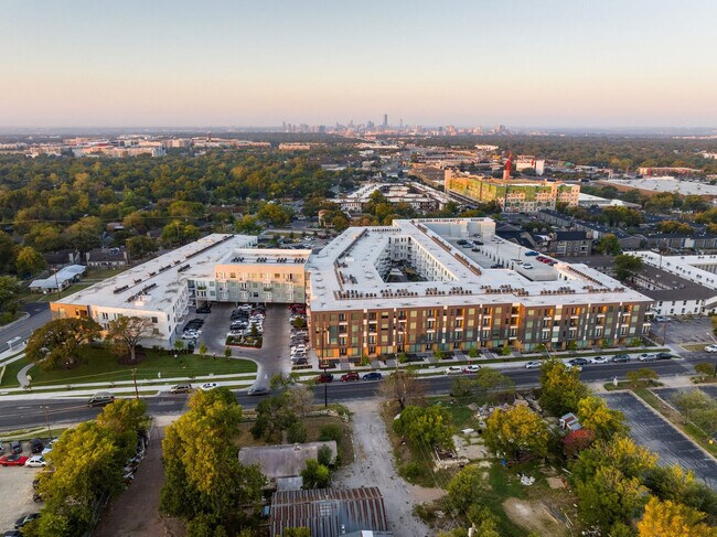 Building Photo - 5820 1/2 Cameron Road-SI FL4-ID1303396P